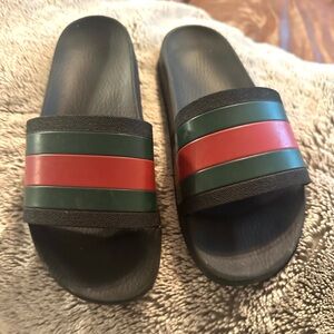 Great condition Gucci slides